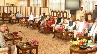 J&K Parliamentary Visit के दौरान Shashi Tharoor और LG Manoj Sinha की Srinagar Lok Bhavan में meeting, Jammu Kashmir development और security discussion