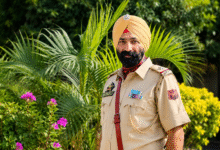 Gangyal Road Accident में J&K Police ASI करमजीत सिंह की मौत के बाद घटनास्थल का दृश्य।