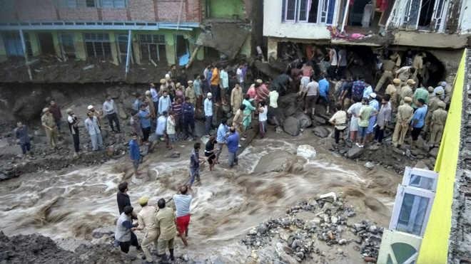 Kishtwar Doda Flash Flood after heavy rainfall in Jammu and Kashmir as rescue teams monitor damaged roads and affected areas.