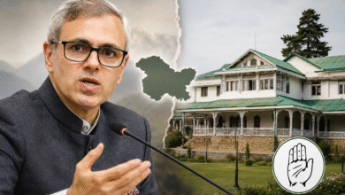Omar Abdullah Meeting को लेकर बढ़ी राजनीतिक चर्चा, Gupkar बैठक और Congress को निमंत्रण न मिलने से जुड़े घटनाक्रम का प्रतीकात्मक दृश्य।