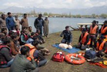 Wullar Manasbal Training Program के दौरान Civil Defence द्वारा स्थानीय हितधारकों को Disaster Management और First Aid की ट्रेनिंग देते हुए।