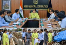 Jammu Flood Restoration Review Meeting में Mandeep Kaur निरीक्षण करती हुईं