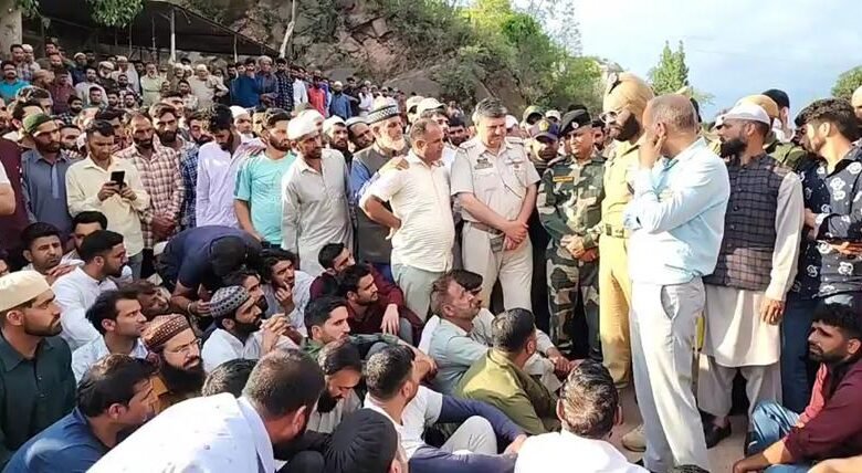 Rajouri Medical Negligence protest outside GMC Rajouri after elderly patient death