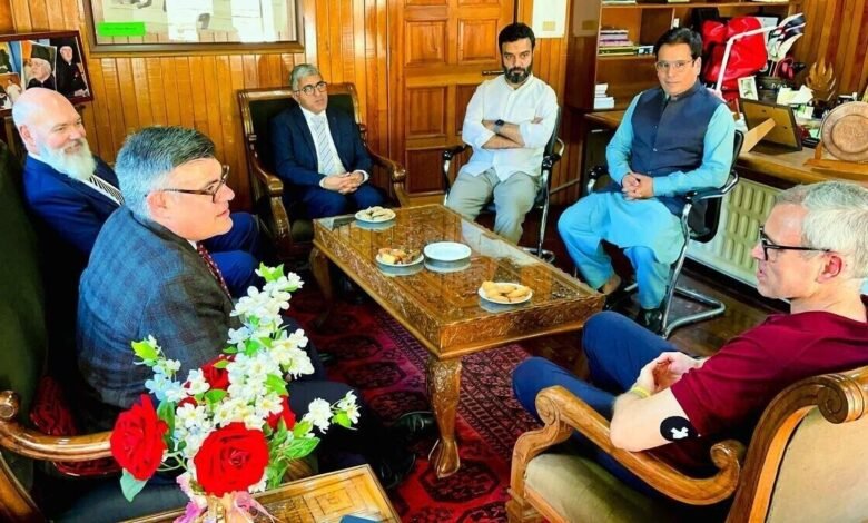 Kashmir travel advisory review tourism